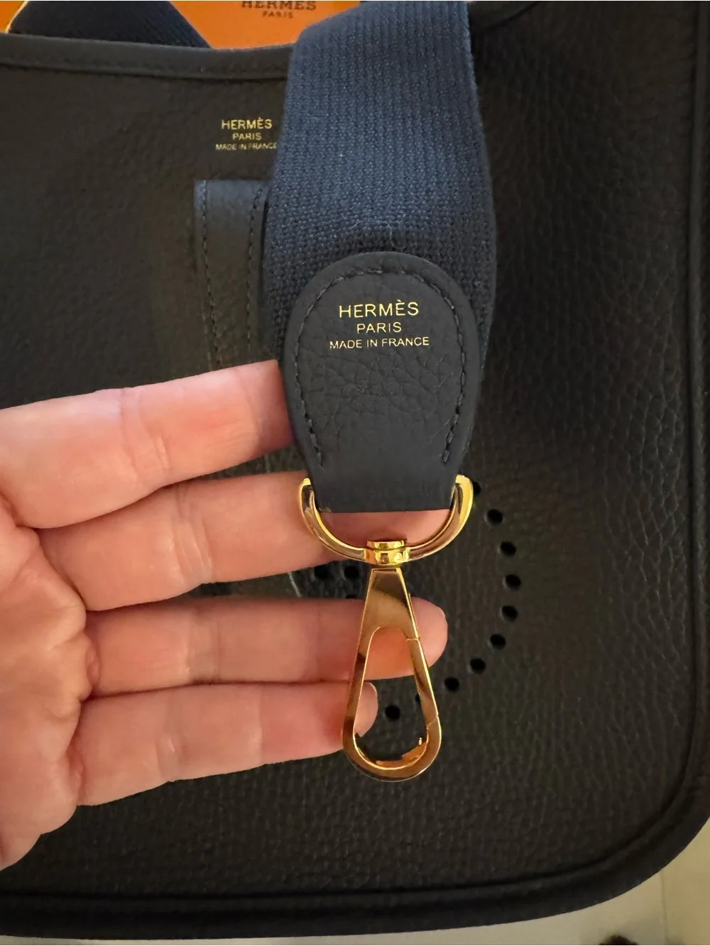 23 Hermes (Caban) Evelyne 23 in Clemence leather Shoulder Bag with Gold Hardware - Picture 12 of 13